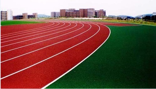 塑膠跑道關(guān)乎孩子健康，學校家長應(yīng)予以關(guān)注